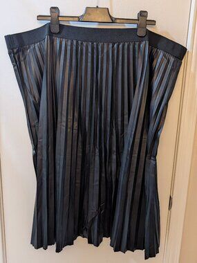 Joe Fresh - Black pleated leather style skirt - size 3x